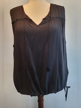 NWT Levi's Women's Black Sleeveless V-Neck Blouse Size 2X